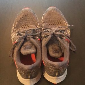 Nike zoom Pegasus 35 / size 5 Y / Gray, Red.